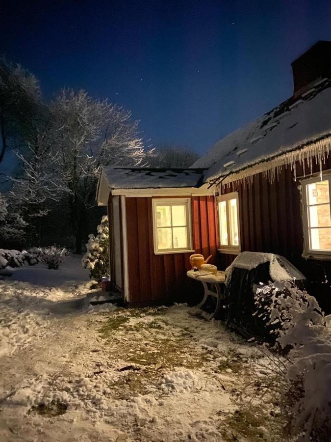 Вилла Mysig Stuga Naera Aestad Vingard & Spa Экстерьер фото