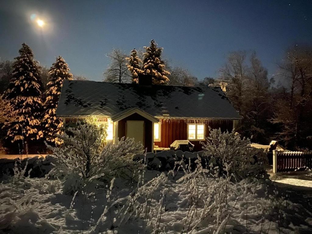 Вилла Mysig Stuga Naera Aestad Vingard & Spa Экстерьер фото